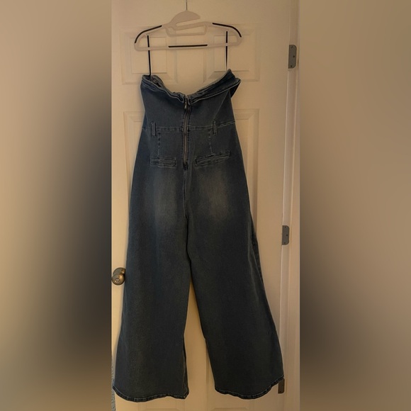 Forever 21  Sleeveless Sweetheart Neckline Denim Flare Jumpsuit - Picture 8 of 10